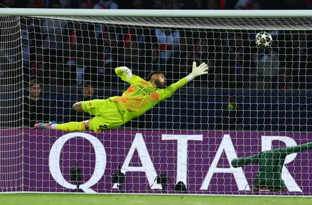 PSG hit the post