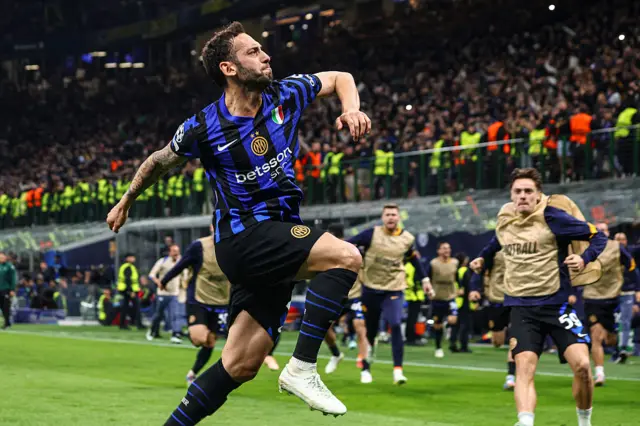 Hakan Calhanoglu makes it 2-0 to Inter Milan