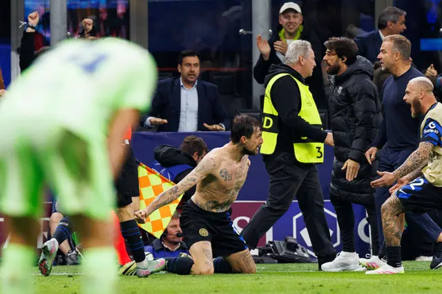 Acerbi scores a stoppage-time equaliser for Inter