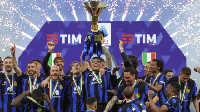 Inter Milan lift Serie A trophy