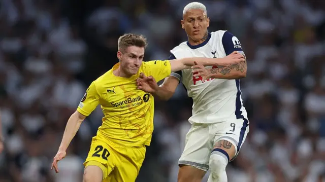 Fredrik Sjovold and Richarlison