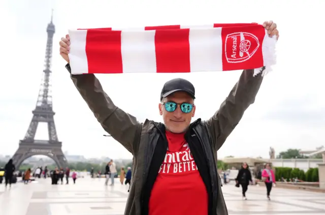 Arsenal fans in Paris