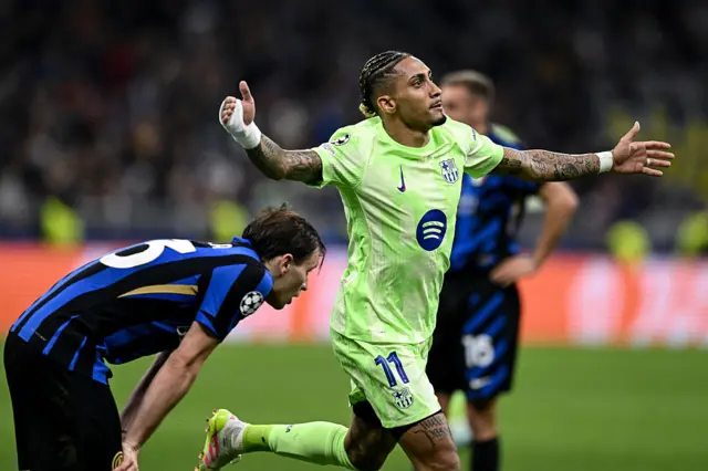 Raphinia puts Barca 3-2 up