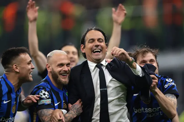Inter Milan manager and players celebrate