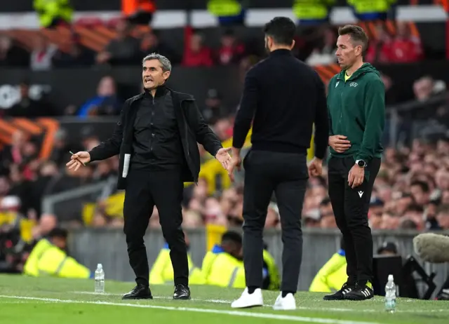 Athletic Bilbao manager Ernesto Valverde (left) reacts