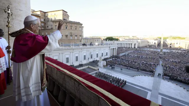 The new Pope waves to the crowd