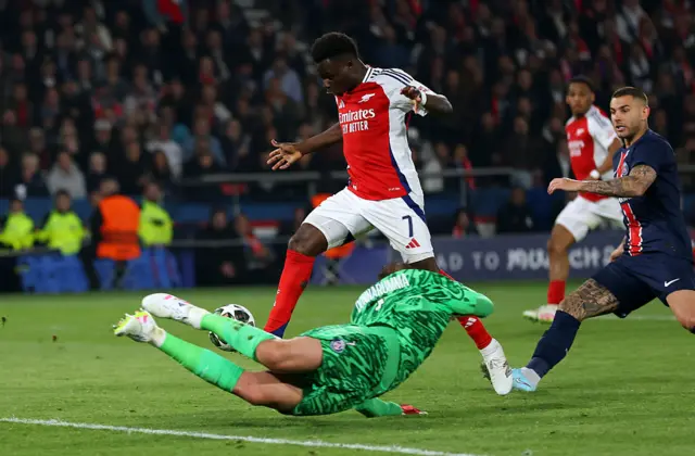 Bukayo Saka of Arsenal misses a chance