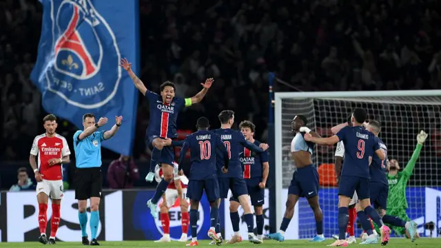 PSG players celebrating
