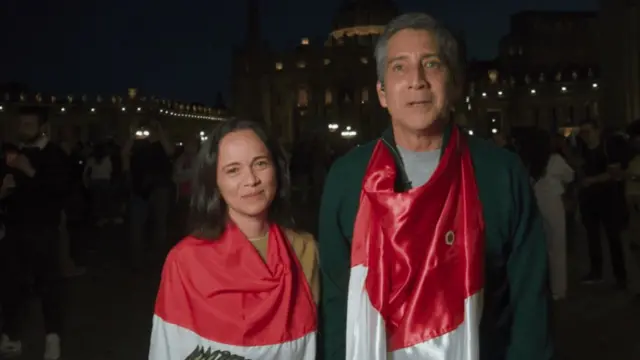 Ela Fernandez and Rafael Aguilar pictured at The Vatican with Peruvian flags