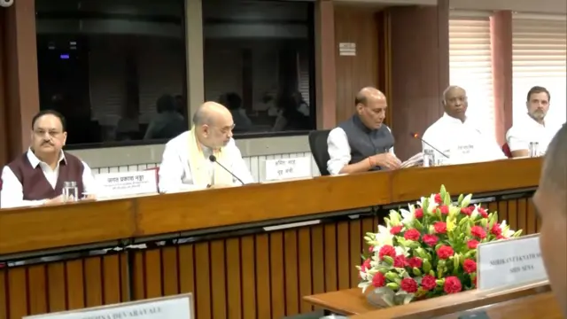 (From left) Federal Health Minister JP Nadda, Home Minister Amit Shah, Defence Minister Rajnath Singh, Congress leaders Mallikarjun Kharge and Rahul Gandhi