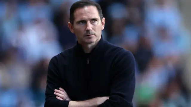 Frank Lampard folds arms