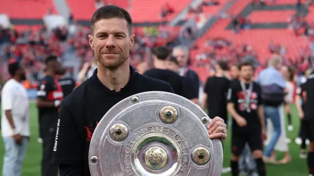 Xabi Alonso with the Bundesliga trophy after Bayer Leverkusen win the 2024 German title