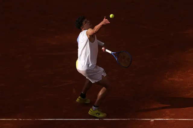 Ben Shelton serves