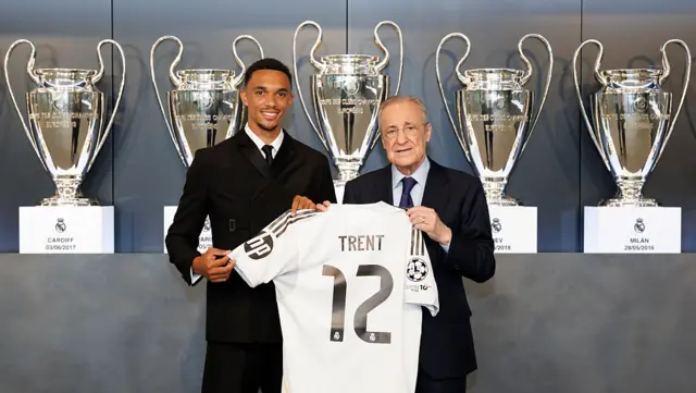 Trent Alexander-Arnold poses with president of Real Madrid Florentino Pérez