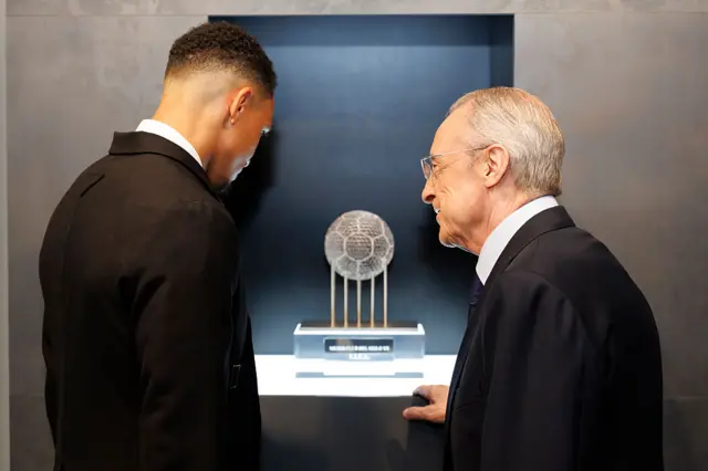 Trent Alexander-Arnold with president of Real Madrid Florentino Pérez