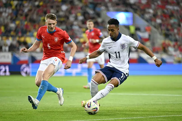 Hutchinson runs clear of his marker