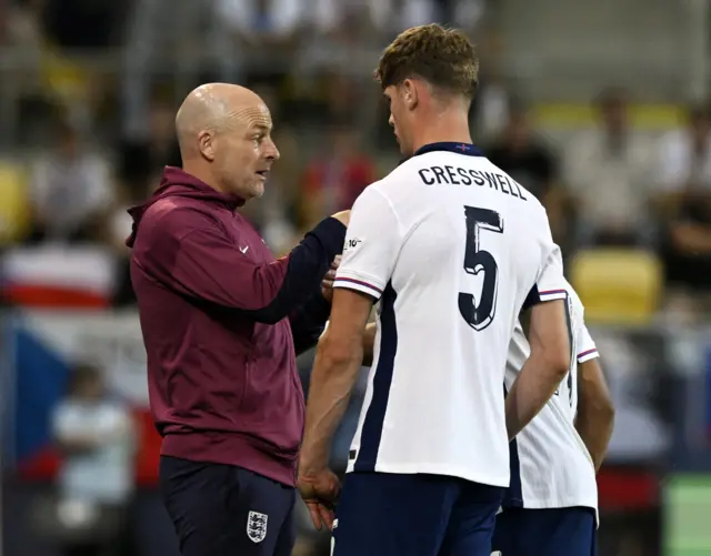 Carsley gives instructions to Cresswell