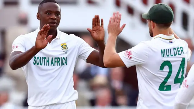 South Africa celebrate wicket