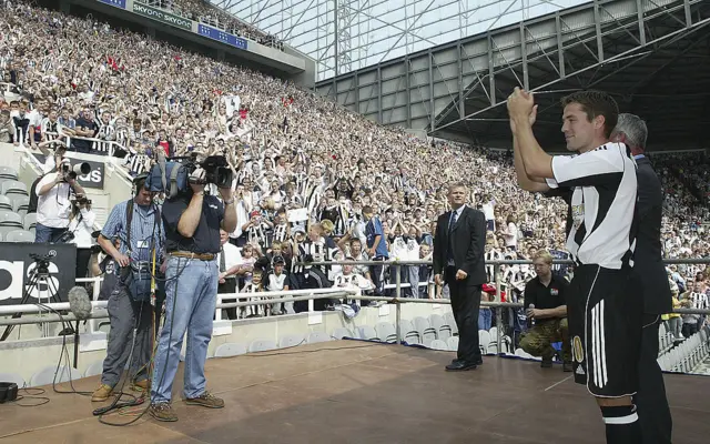 Michael Owen presented to Newcastle fans
