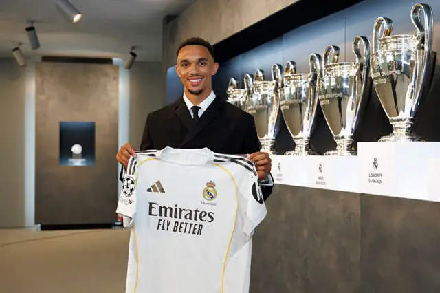 Alenxanda-Arnold holding Real Madrid shirt