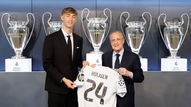 Dean Huijsen and Real Madrid president Florentino Perez