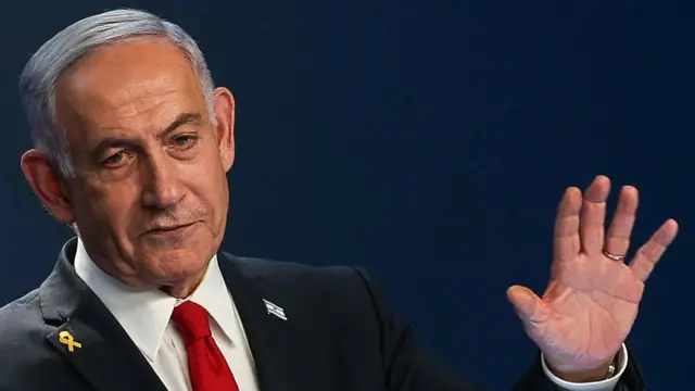 Benjamin Netanyahu gestures with his hand
