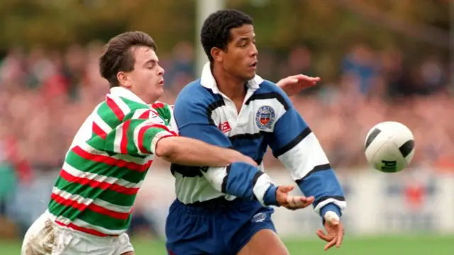 Jerry Guscott in action for Bath v Leicester in 1994