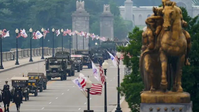 Tanks cross into Washington