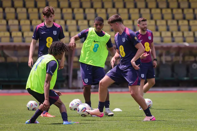 Mikey Moore training with teammates