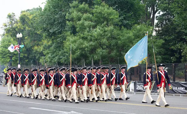 US soldiers dressed in Revolutionary War uniforms march in Washington