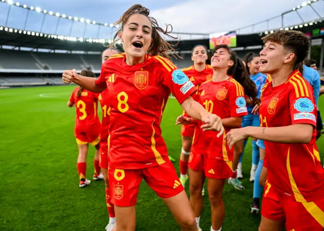 Spain's Ainhoa Alguacil in final celebrating win