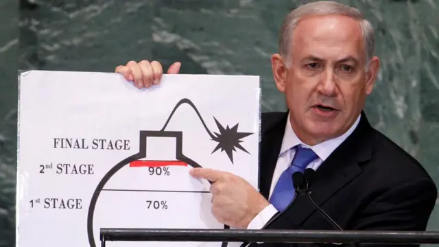 Benjamin Netanyahu points to a red line on an illustration of a bomb