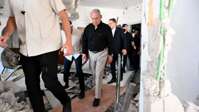Netanyahu visits the site of a missile strike on a residential building in Bat Yam