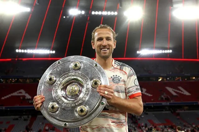 Harry Kane with the Bundesliga trophy