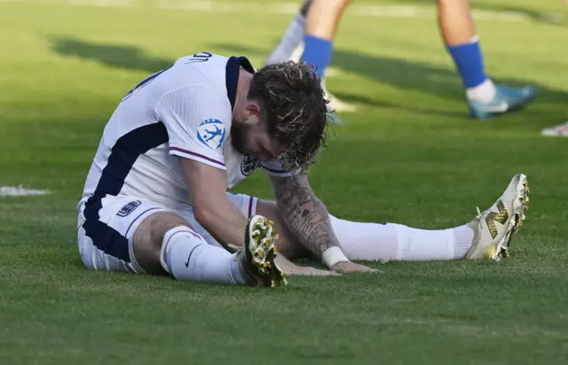 Elliott prepares to take a corner
