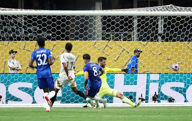 Fernandez arrives to tap home in the middle for Chelsea's second goal