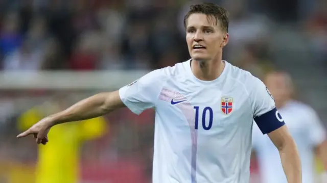Martin Odegaard of Norway gives the team instructions