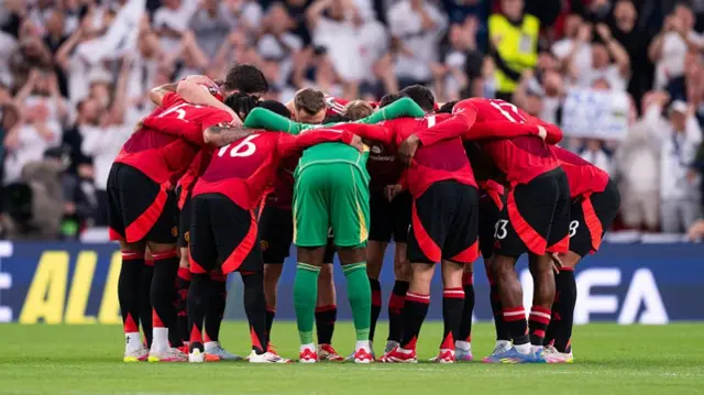 Manchester United players in a huddle