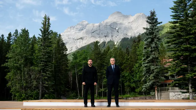 Canadian Prime Minister Mark Carney (R) and President of Ukraine Volodymyr Zelensky (L) pose for a photo at the G7 Leaders' Summit
