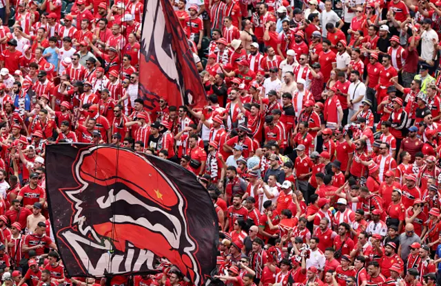 Fans of Wydad AC cheer