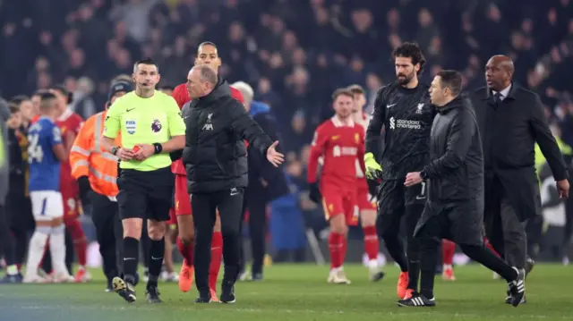 Liverpool players and staff confront referee after 2-2 draw with Everton
