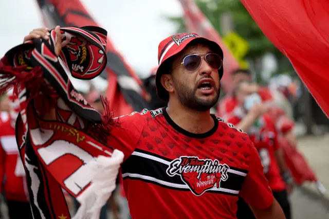 Fans of Wydad AC arrive