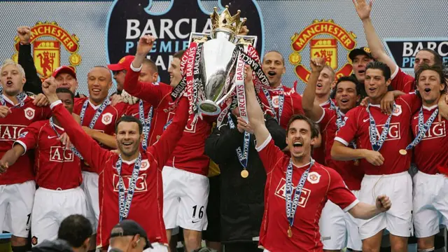 Ryan Giggs and Gary Neville of Manchester United lift the Premiership trophy in 2007