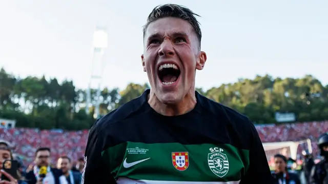 Viktor Gyokeres celebrates