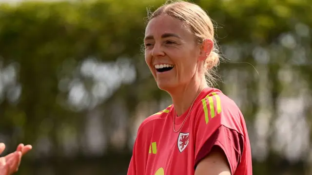 Sophie Ingle in training