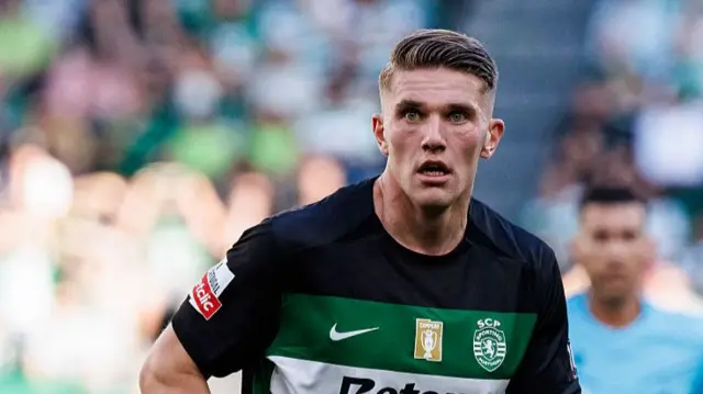Viktor Gyokeres running while playing for Sporting