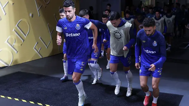 Porto come out to warm up