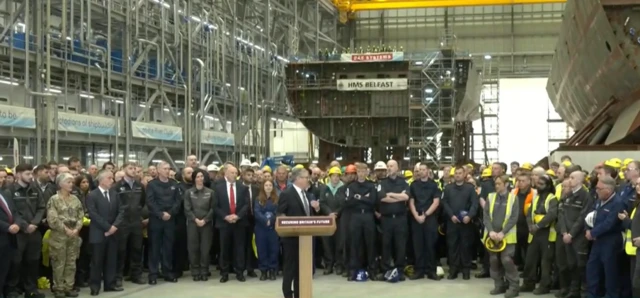 Starmer speaking to workers in Glasgow