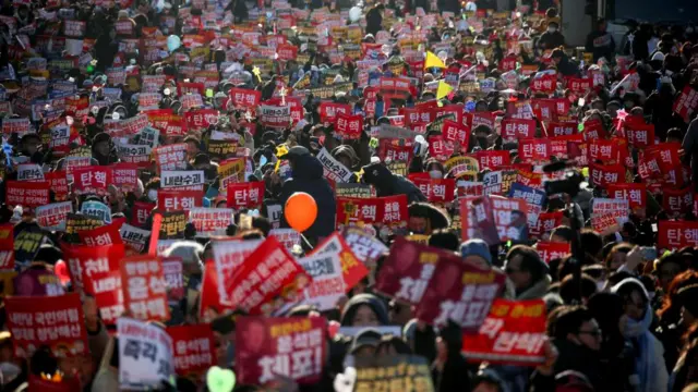 South Koreans protest on 14 December 2024