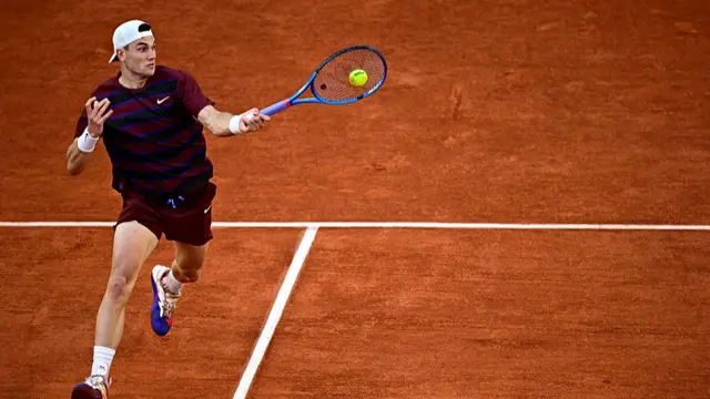 Jack Draper plays a forehand return